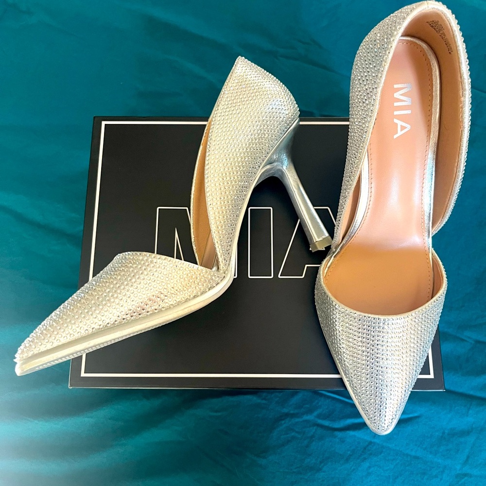 MIA silver rhinestone pumps 6.5